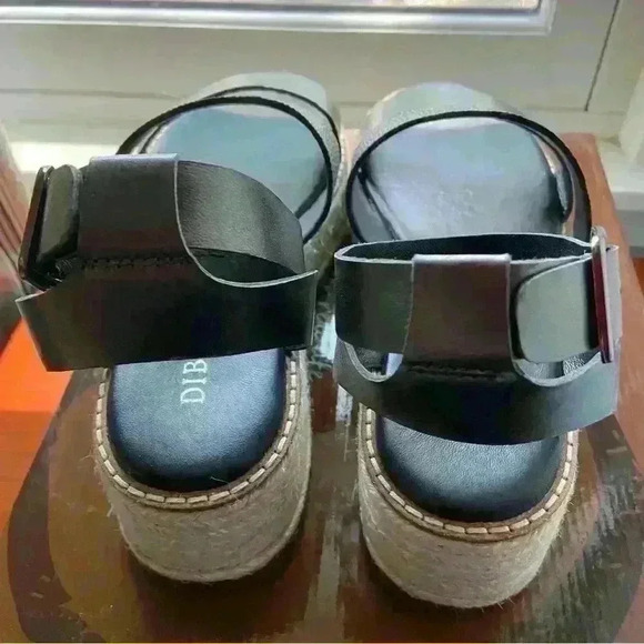 Diba Woman’s Day Line Sandal In A Gunmetal Grey Gladiator Style - Picture 2 of 7